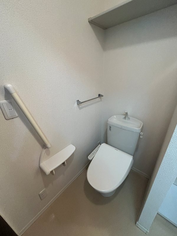 トイレ　温水洗浄便座つき