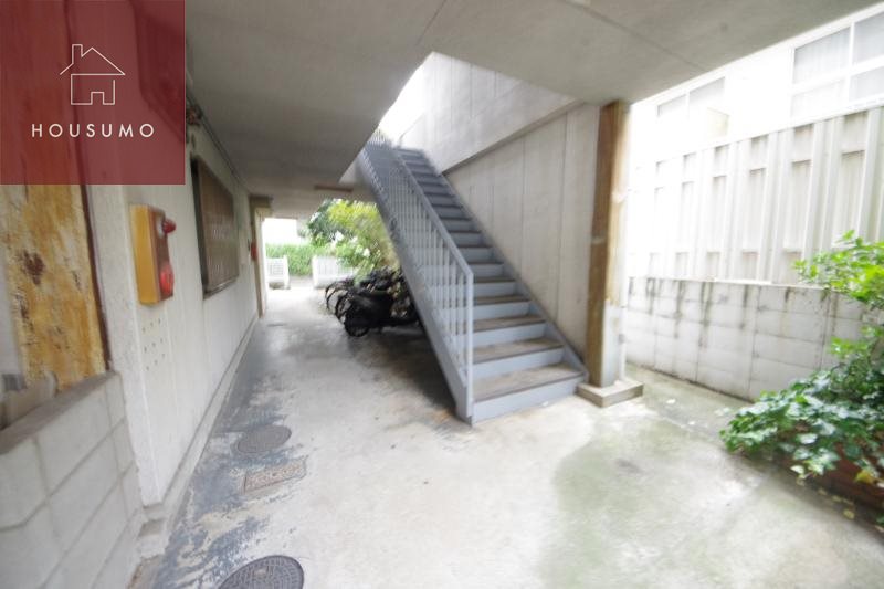 エントランス　落ち着いたエントランスです