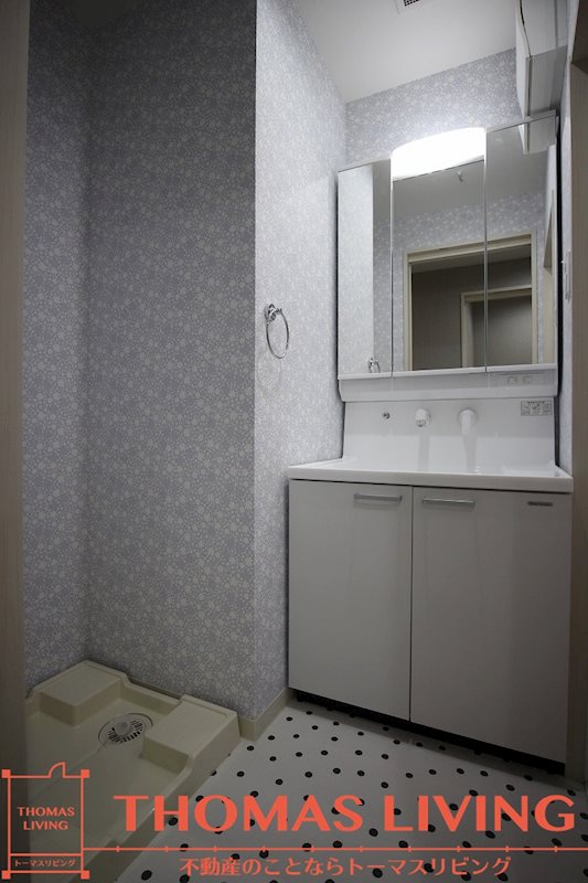 洗面設備　お部屋によって色合いが変わります。