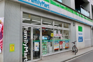 コンビニ　ファミリーマート中央明石町店（コンビニ）まで237m