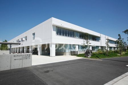 小学校　流山市立小山小学校（小学校）まで680m