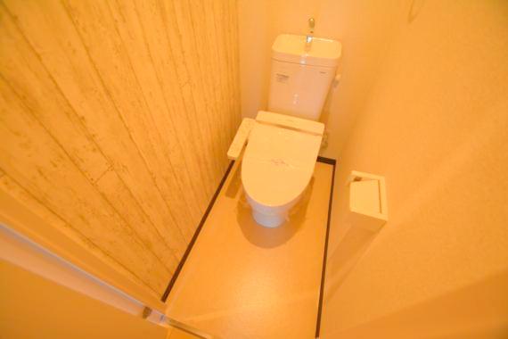 トイレ　綺麗なトイレにはウォシュレット標準装備です。