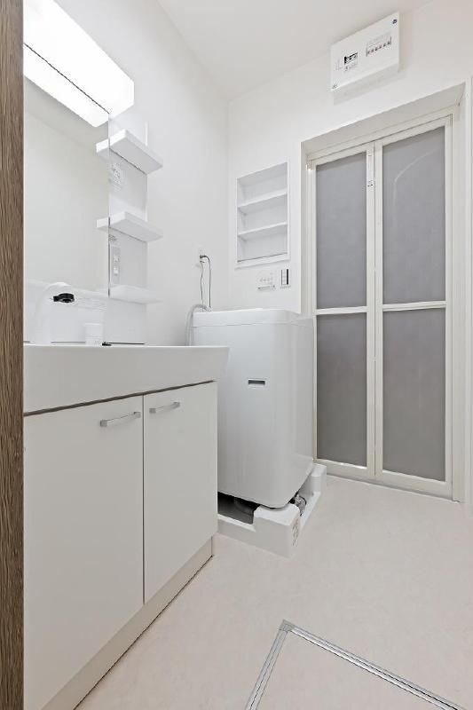 洗面設備　※同型参考写真、家具家電内容は現状優先