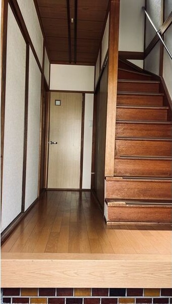 枚方市須山町あきかつ戸建の玄関写真