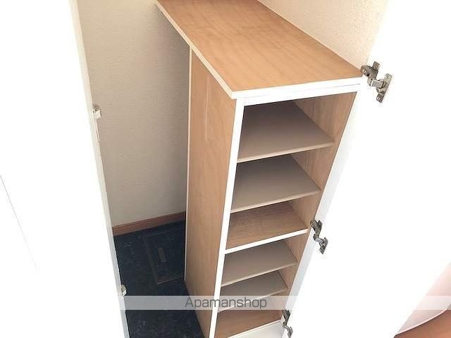 レオパレスLumenの玄関写真