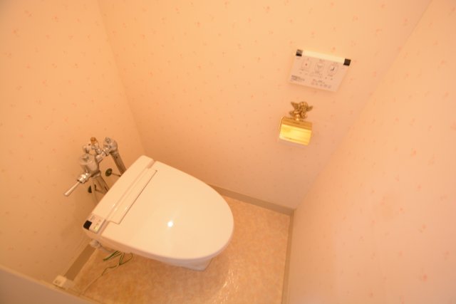 トイレ　シンプルで掃除のしやすいトイレです♪