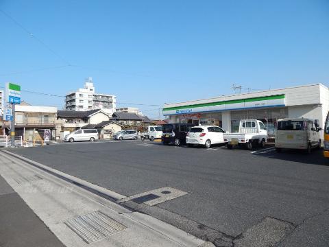その他　ファミリーマート南手城一丁目店（その他）まで319m