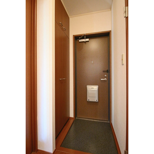 玄関　同じ建物の別のお部屋
