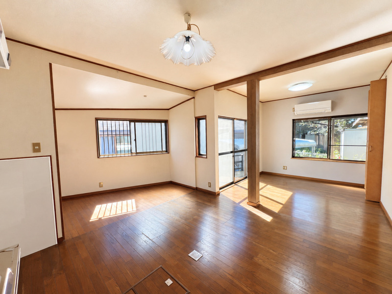 ＪＲ阪和線 紀伊中ノ島駅 徒歩37分 2階建 築41年の居間写真