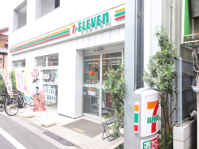 コンビニ　セブンイレブン（コンビニ）まで209m