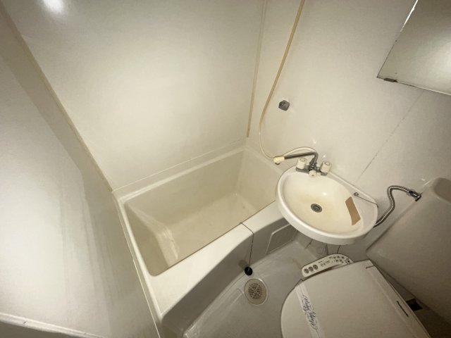 バス・シャワールーム　シンプルで機能的なユニットバスです！