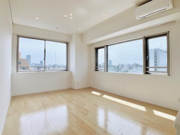 居室・リビング　写真は同タイプ住居です。
