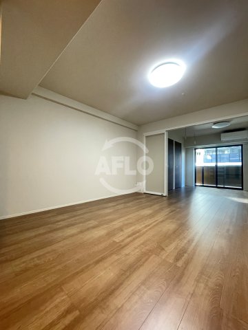 地下鉄御堂筋線 大国町駅 徒歩1分 13階建 築1年の居間写真