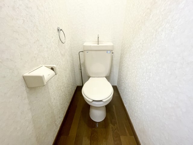 トイレ　※反転した間取りの別部屋の写真です。現況優先