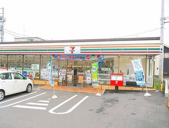 その他　セブンイレブン愛甲東店まで83m