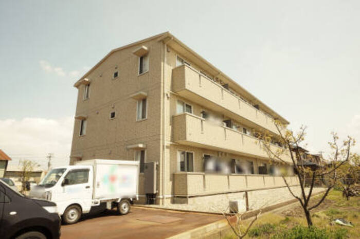 ＪＲ白新線 新発田駅 バス乗車時間：9分 最寄りバス停で下車 徒歩2分 築18年