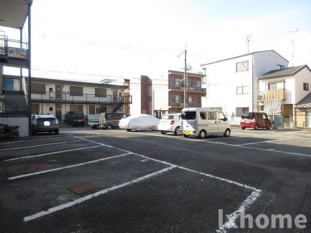 駐車場　駐車場に車を止められます