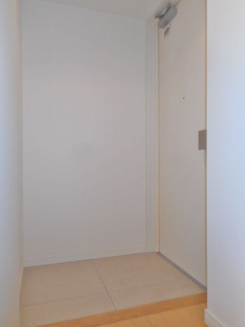 玄関　写真は同タイプ住居です。