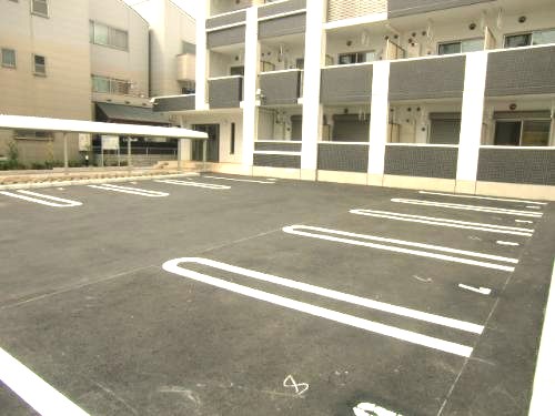 駐車場　敷地内に駐車場を完備しております☆