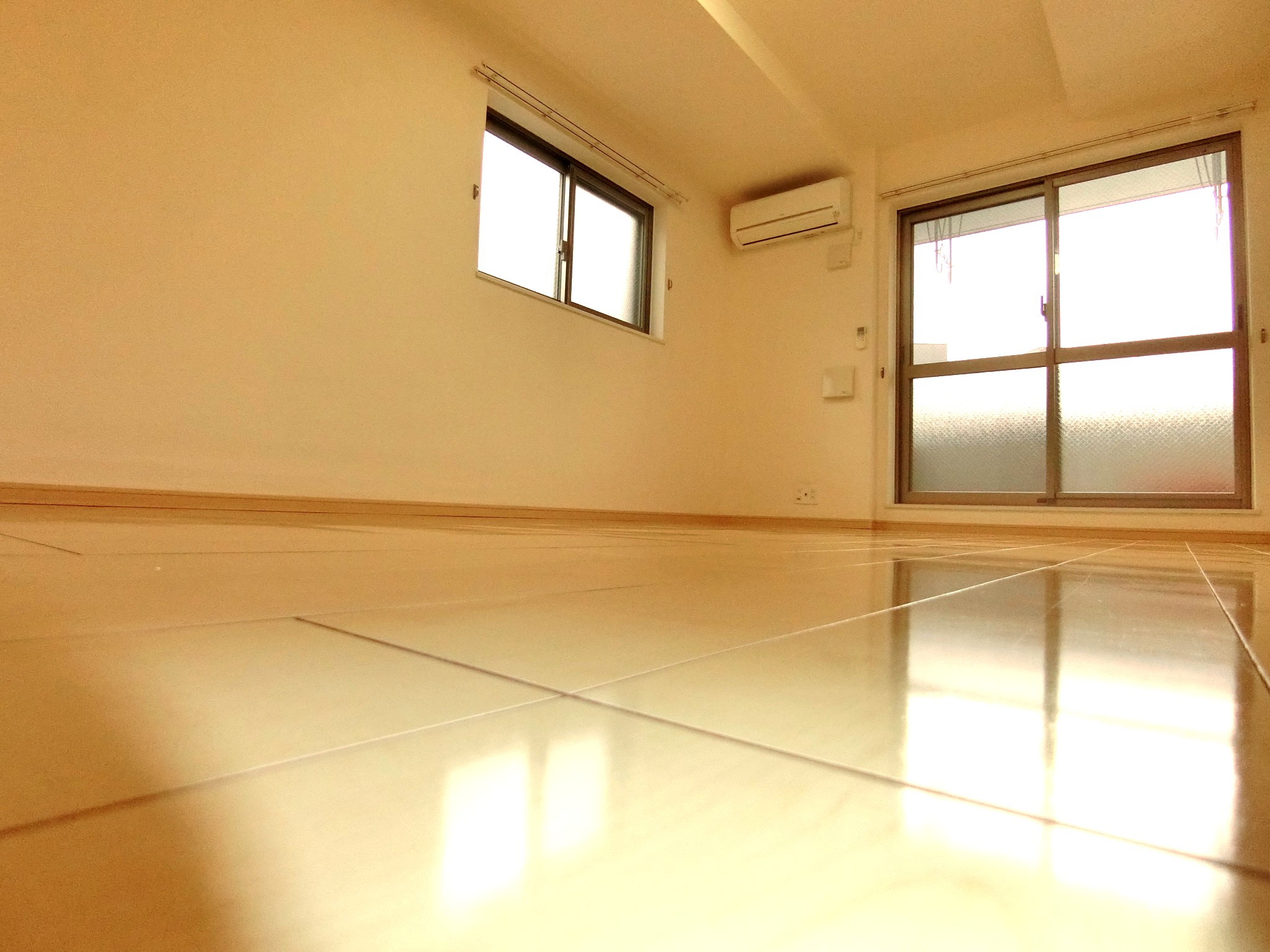 その他部屋・スペース　エアコン・照明を完備した約10帖の角部屋です☆