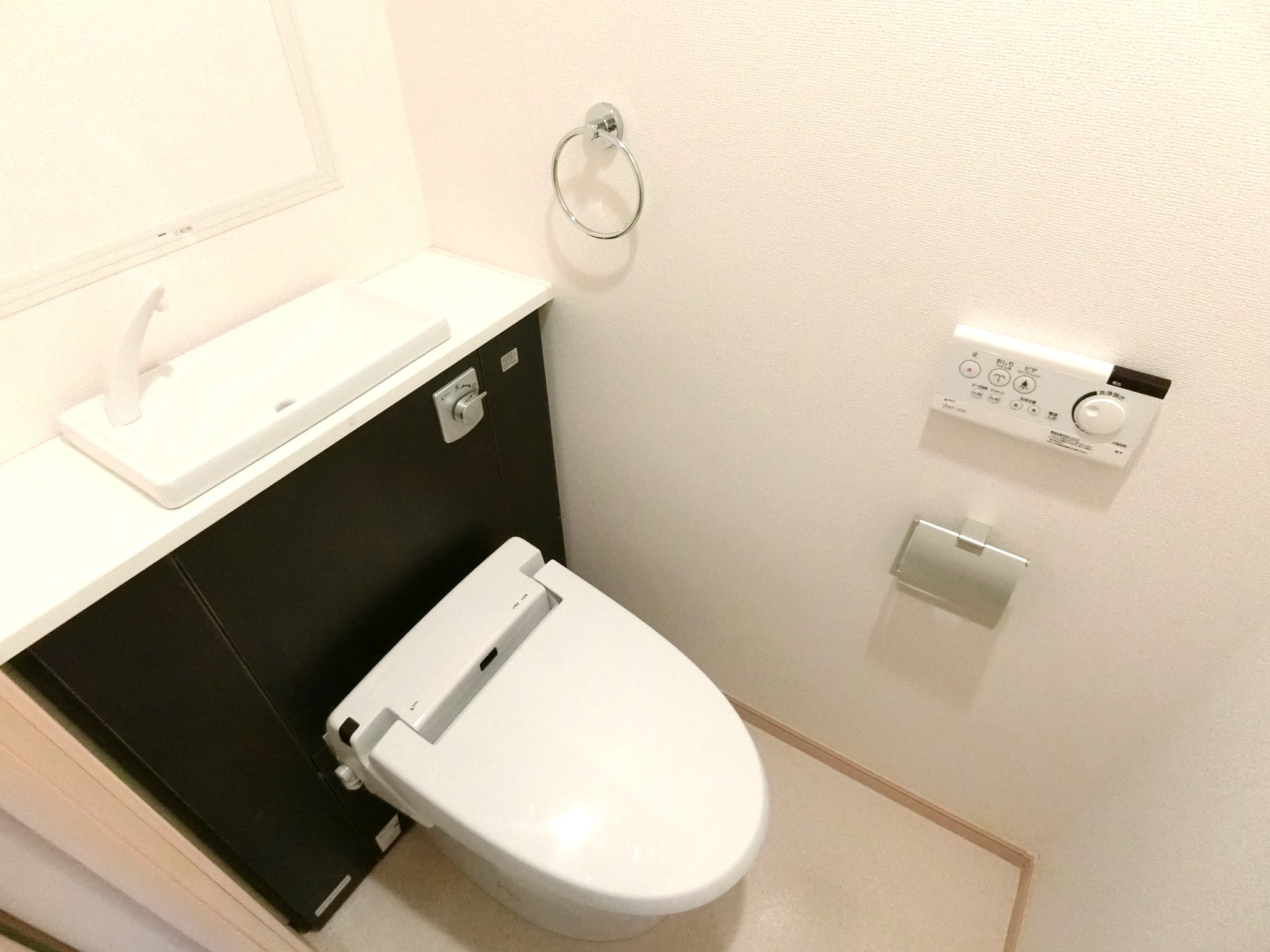 トイレ　温水洗浄機付トイレです☆