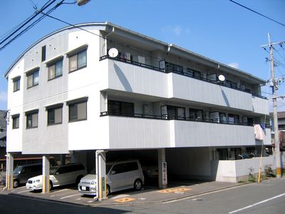 北九州市八幡西区西神原町のアパートの建物外観