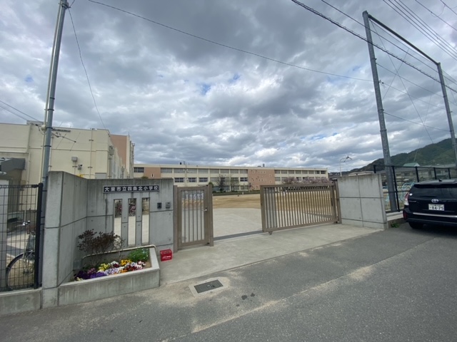 小学校　大東市立四条北小学校（小学校）まで614m