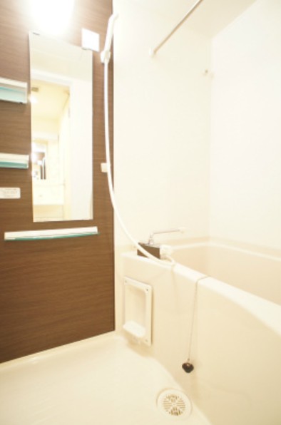 バス・シャワールーム　浴室乾燥機付のバスルーム！