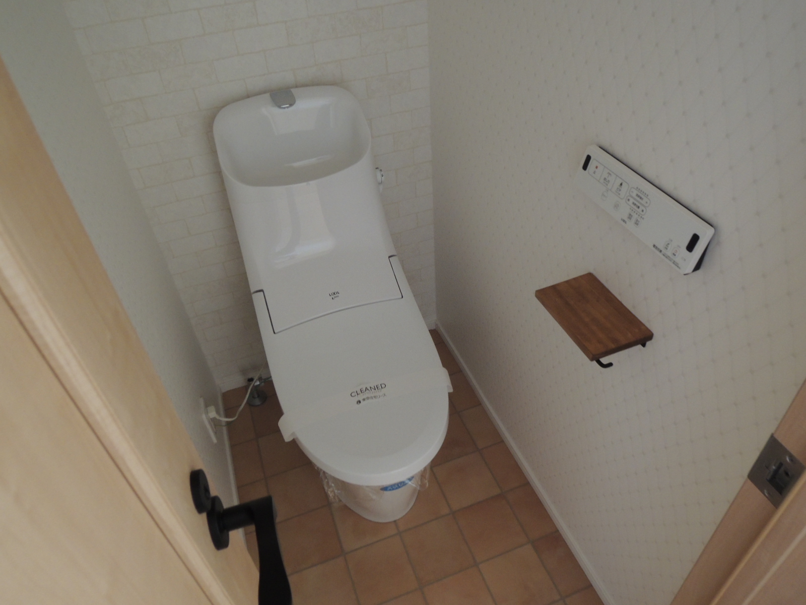 トイレ　温水洗浄機能付きトイレです。