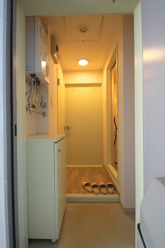 玄関　玄関にはシューズBOXが設置されています☆