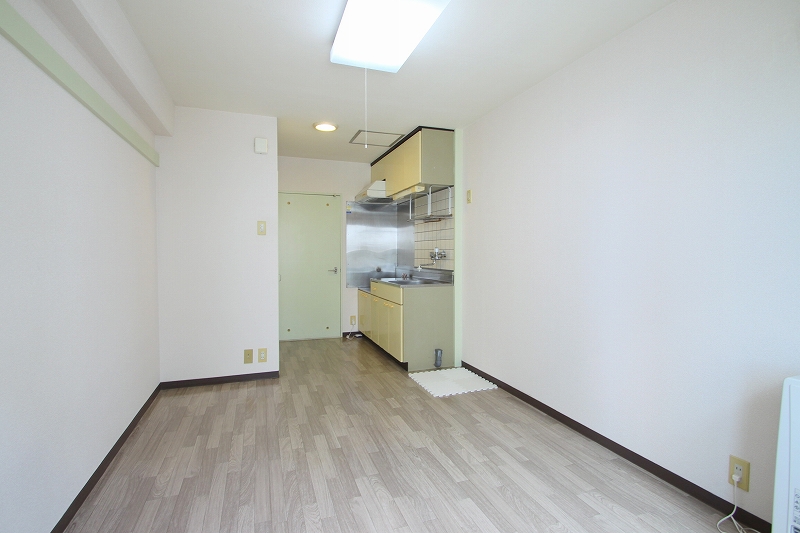 居室・リビング　独立キッチンタイプです☆