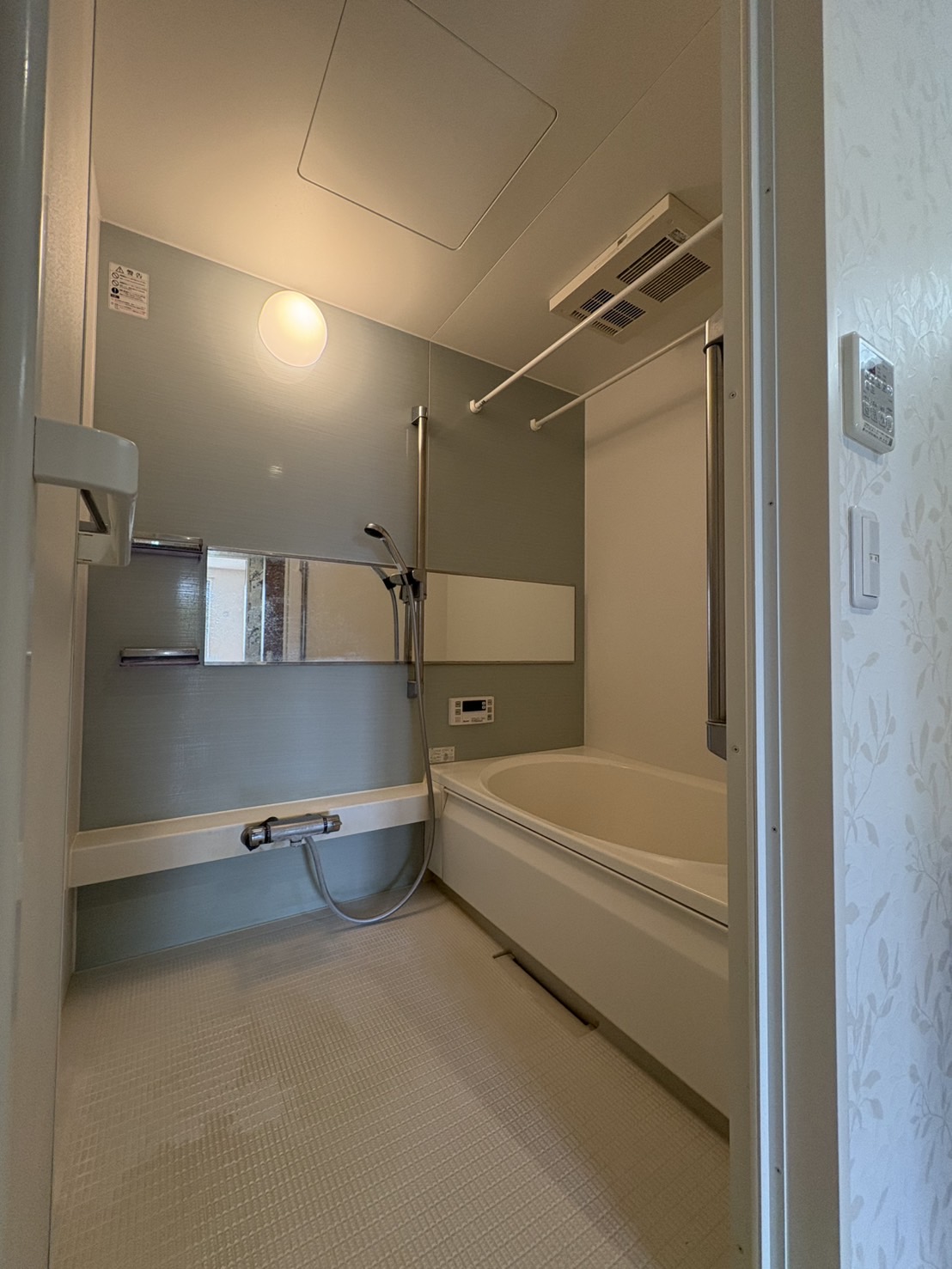 バス・シャワールーム　追い焚き・浴室暖房乾燥機付き