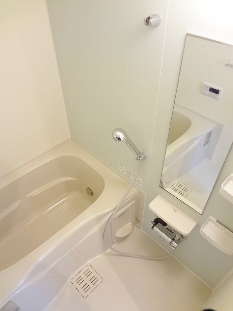 バス・シャワールーム　追い焚き機能、浴室乾燥機付♪