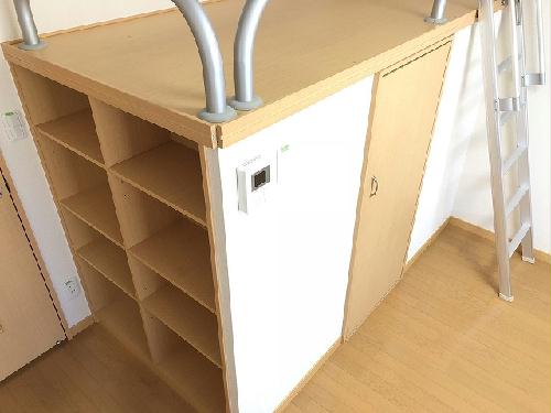 収納　ベッド下は大型収納です。