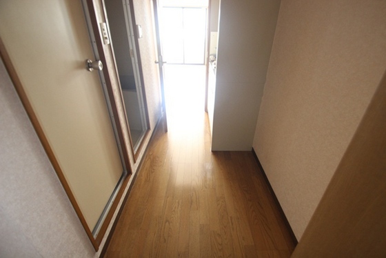 玄関　※別号室の写真です