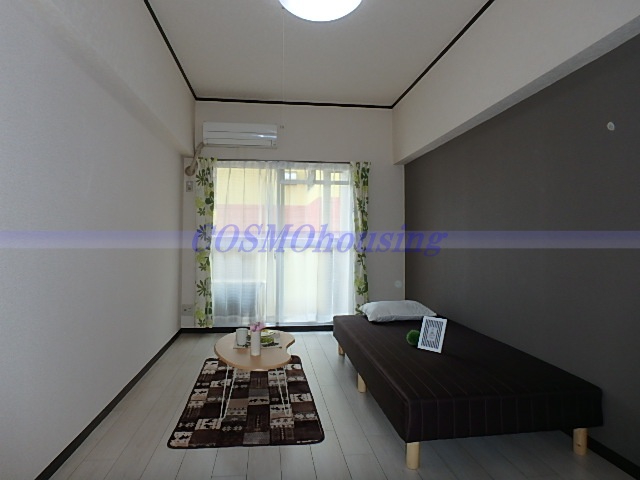 居室・リビング　反転タイプの室内写真です。