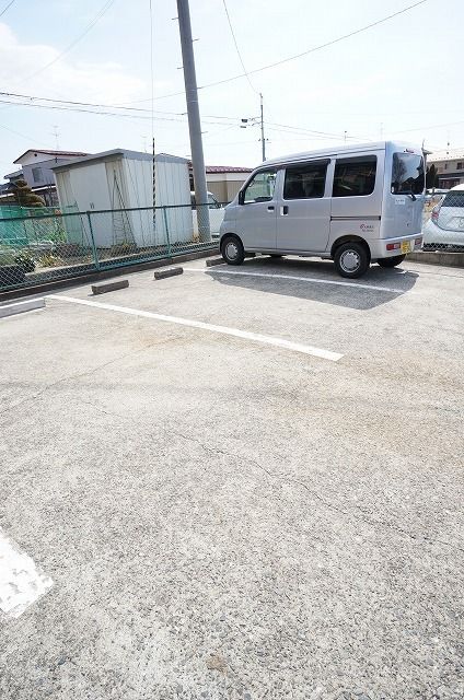 【本宮市本宮のアパートの駐車場】