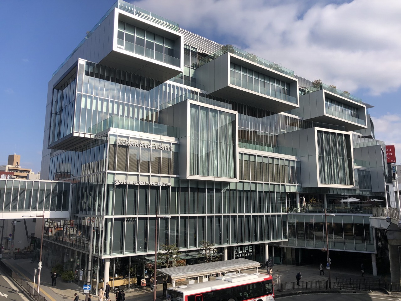 レンタルビデオ　枚方蔦屋書店（レンタルビデオ）まで961m