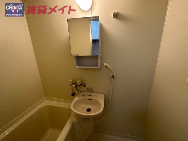 【伊勢市円座町のアパートの洗面設備】