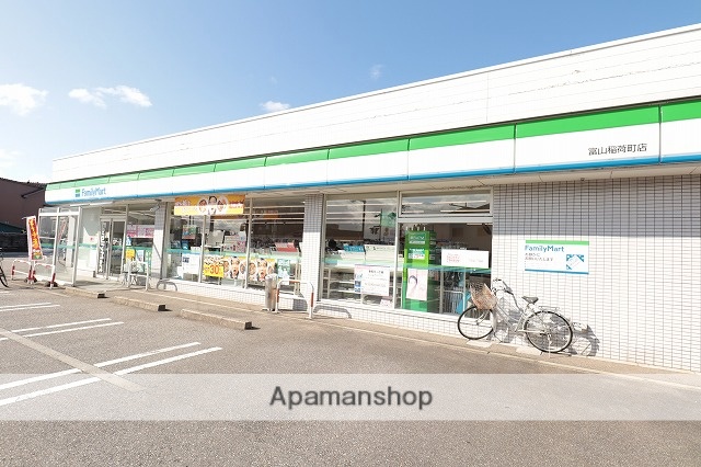 コンビニ　ファミリーマート（コンビニ）まで614m