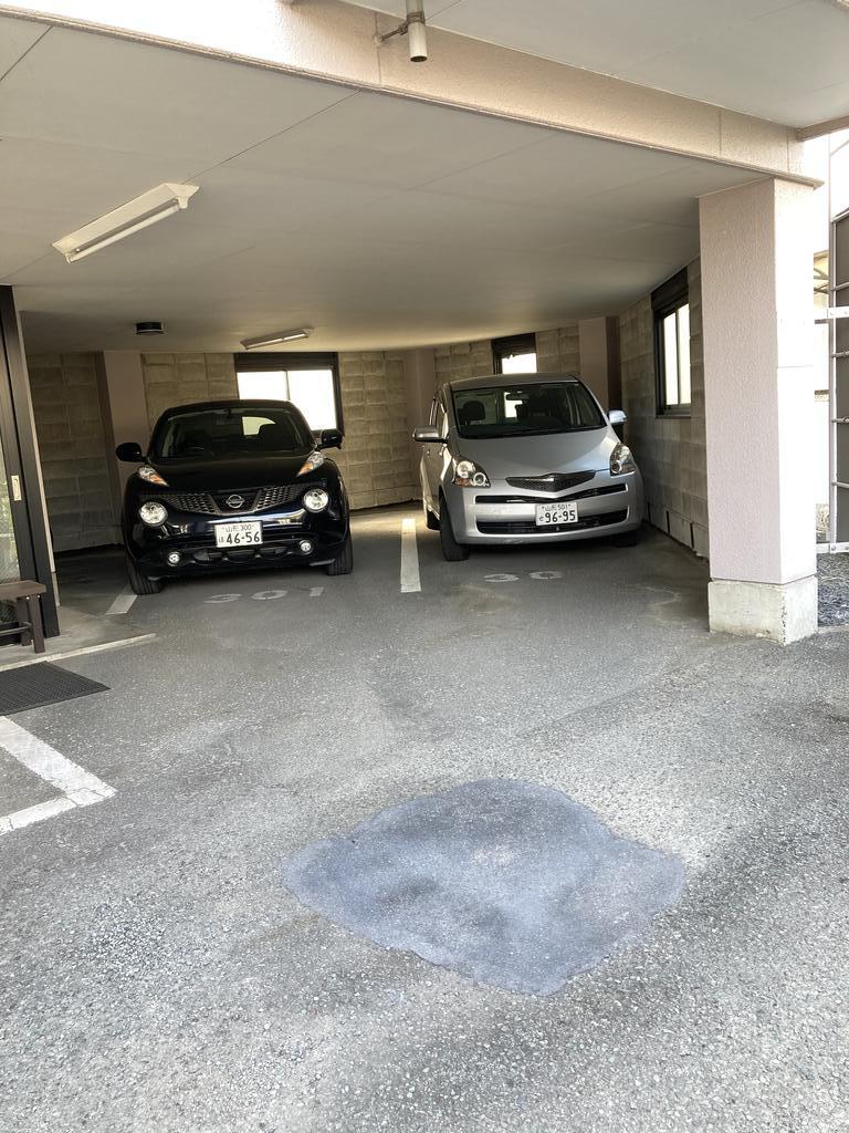 駐車場　１階駐車場　柱側１台