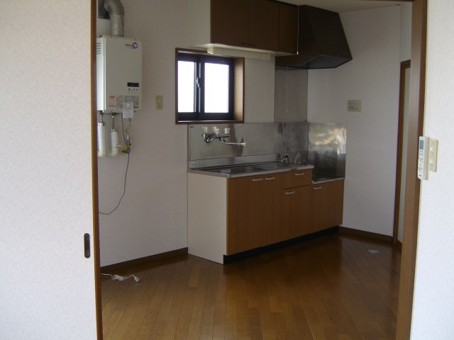 キッチン　ガスコンロ設置可　吊戸棚あり