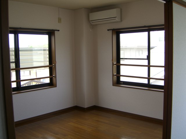 居室・リビング　洋８帖　二方向窓(西・北）