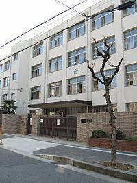 【川辺辻岡マンションの小学校】