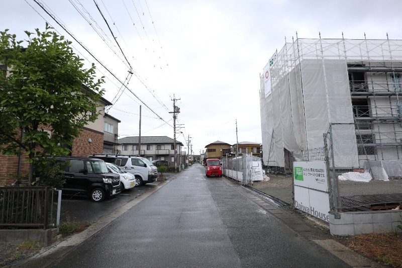 【浜松市中央区上西町のアパートの玄関】