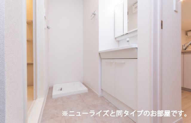 【上田市神畑のアパートの洗面設備】