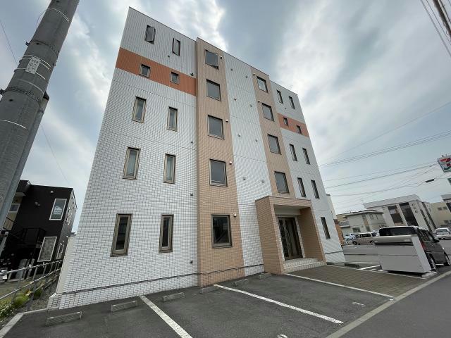 函館市富岡町のマンションの建物外観