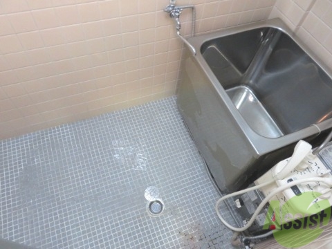 バス・シャワールーム　こちらの浴室で一日の疲れを癒しましょう。