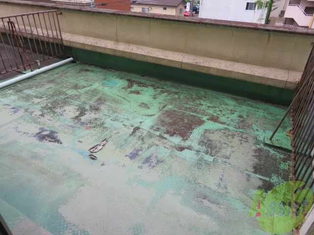 バルコニー　広々としたバルコニーですね。家庭菜園もできます。