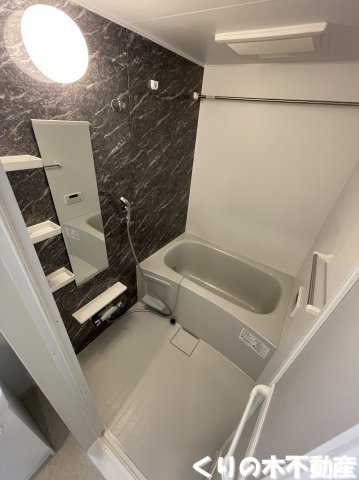 バス・シャワールーム　コンパクトで使いやすいお風呂です
